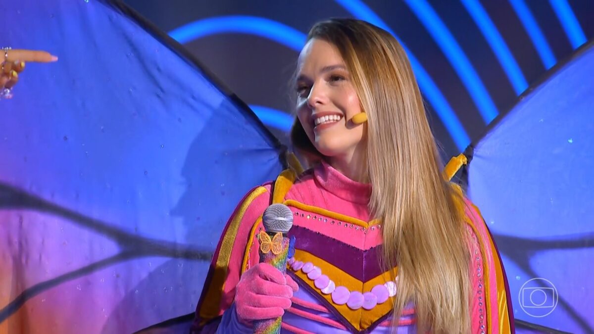 Thaeme sorrindo ao lado de Ivete Sangalo