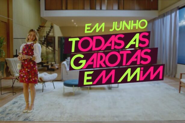 Mharessa Fernanda, protagonista da série Todas as Garotas em Mim no meio de uma sala de estar