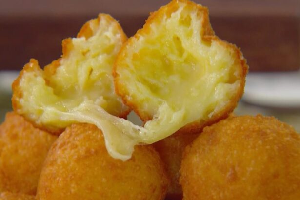 Bolinho de Queijo da Ana Maria Braga aberto no estúdio do Mais Você