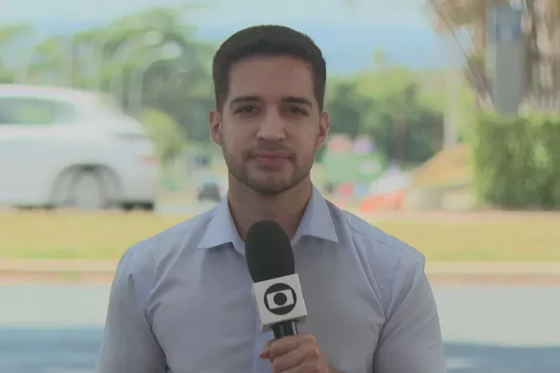 Repórter Gabriel Luiz em reportagem da Globo