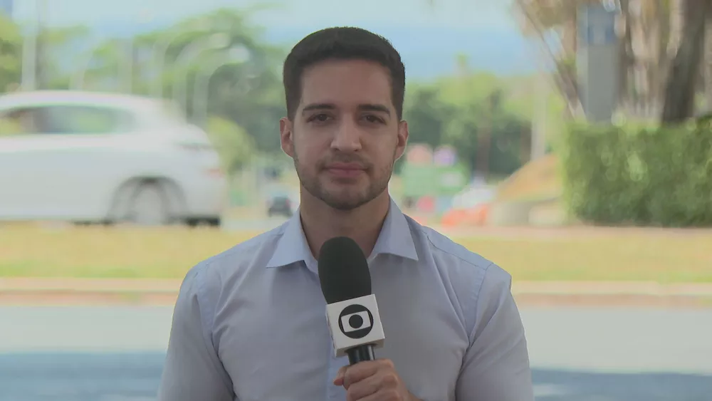 Repórter Gabriel Luiz em reportagem da Globo