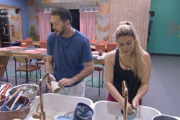 Adryana e Albert na cozinha do Power Couple