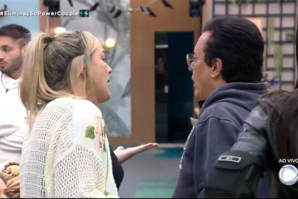 Andreia de frente para Nahim durante discussão no Power Couple.