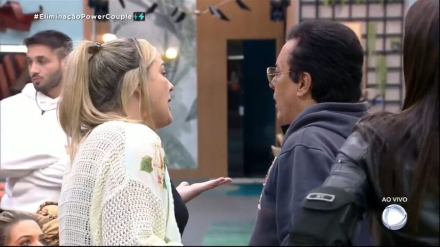 Andreia de frente para Nahim durante discussão no Power Couple.