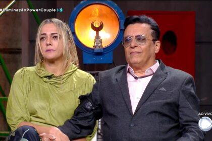 Andreia e Nahim no cenário de eliminação do Power Couple Brasil 6