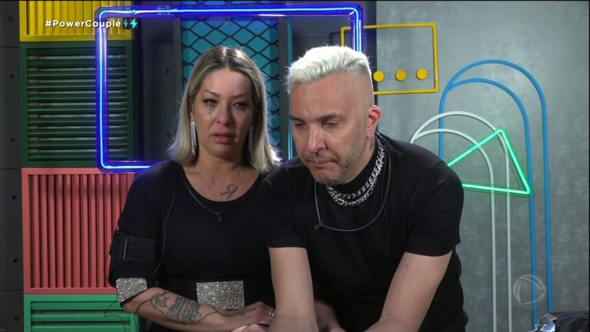 Baronesa chorando ao lado de Rogério em depoimento para deixar o Power Couple Brasil 6