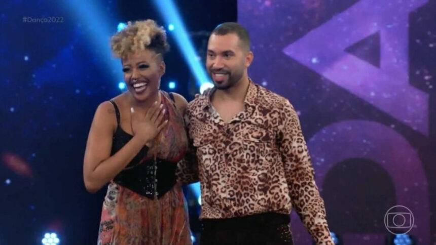 Gil do Vigor ao lado de sua parceira na Dança dos Famosos