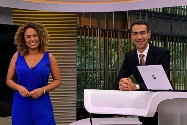 Karine Alves ao lado de Cesar Tralli nos estúdios do Jornal Hoje