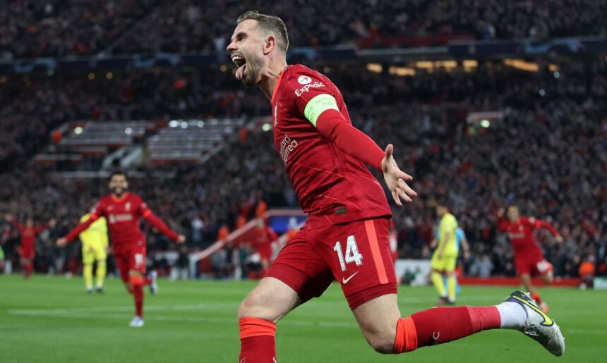 Jogador do Liverpool comemorando gol no primeiro jogo da Liga dos Campeões, contra o Villareal