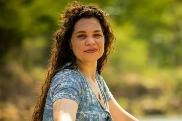 Isabel Teixeira como Maria Bruaca em cena de Pantanal