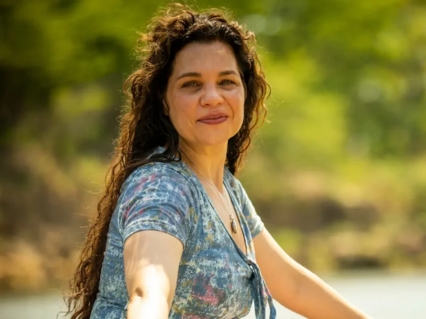 Isabel Teixeira como Maria Bruaca em cena de Pantanal