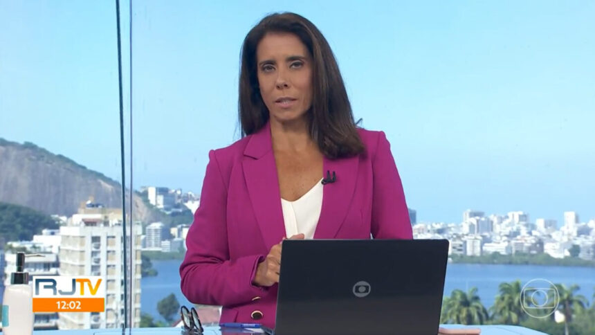 Mônica Texeira nos estúdios de jornalismo da Globo RJ, em trecho do RJ1