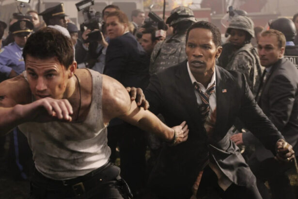 Channing Tatum e Jamie Foxx em trecho do filme O Ataque (2013)