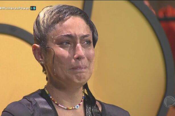 Anne chorando após desistir da Prova das Mulheres do Power Couple Brasil 6