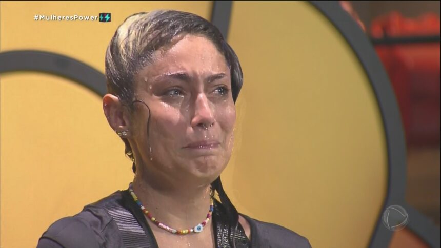 Anne chorando após desistir da Prova das Mulheres do Power Couple Brasil 6