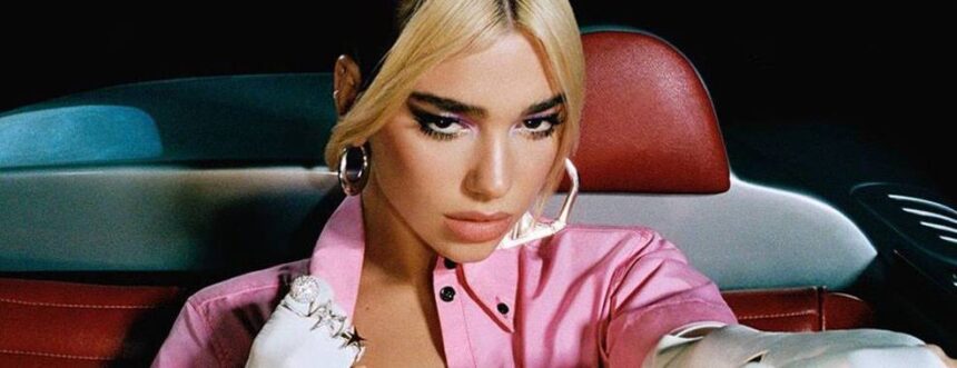 Dua Lipa na capa do álbum Future Nostalgia