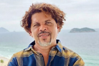Givaldo Alves, o Mendigo de Planaltina em frente a praia