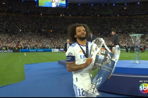 Marcelo levanta taça na vitória do Real Madrid na Champions League 2022