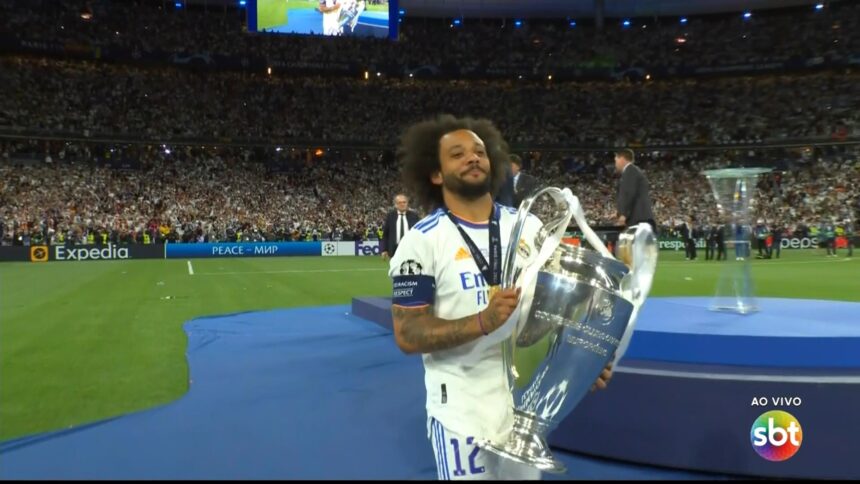 Marcelo levanta taça na vitória do Real Madrid na Champions League 2022