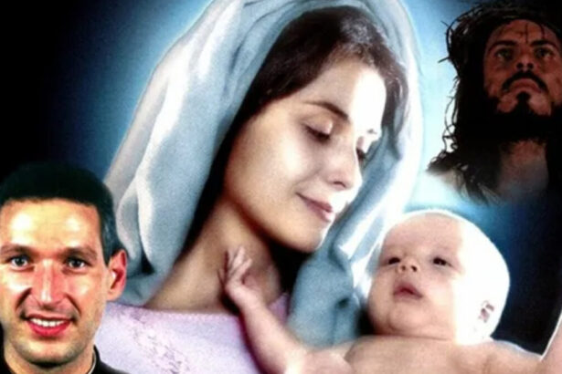 Padre Marcelo Rossi, Giovanna Antonelli e Luigi Barricelli na capa do filmeMaria Mãe do Filho de Deus