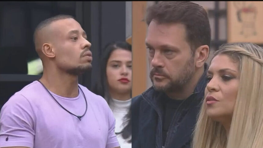 Montagem com Mussunzinho na sala do Power Couple Brasil conversando com Albert e Adryana