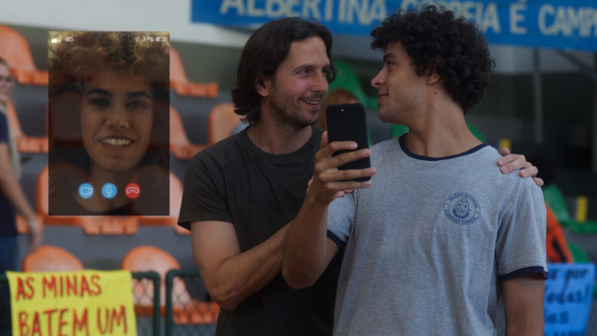 Vladimir Brichta e Matheus Abreu em cena de Quanto Mais Vida, Melhor!