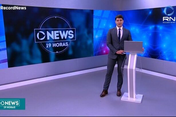 Logo do News 19 horas no cenário do novo telejornal da Record News