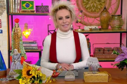 Ana Maria Braga na bancada dos estúdios do Mais Você