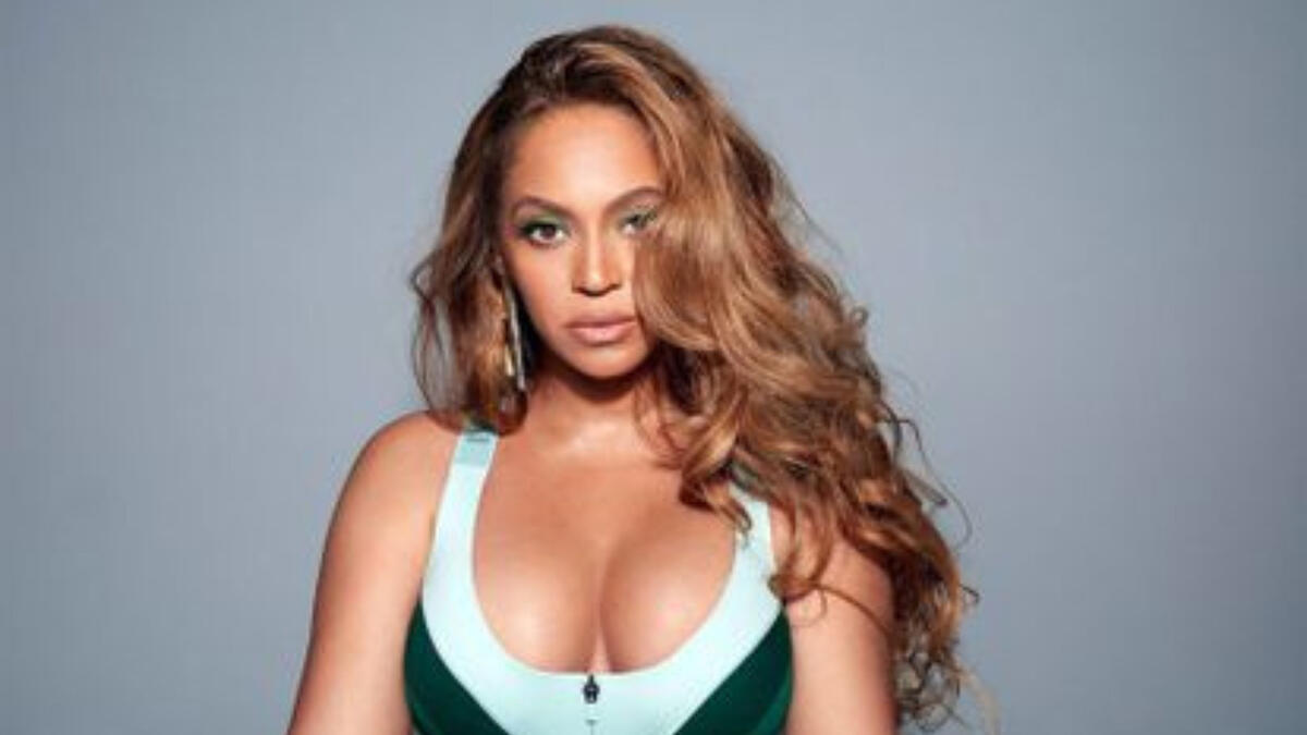 Beyoncé com cabelos castanhos