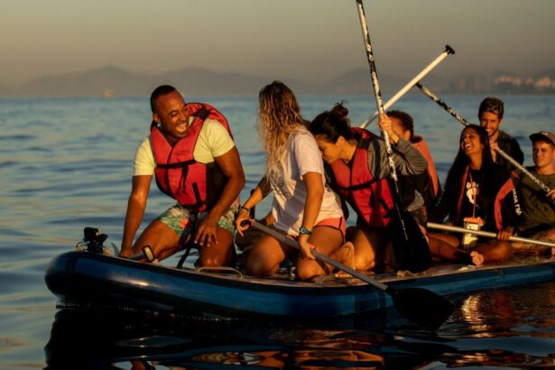 Alexandre Henderson e Daniella Dias em um passeio de bote no Expedição Rio