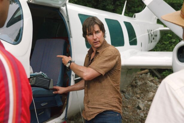 Tom Cruise em trecho do filme Feito Na América, exibido pela TV Globo no Domingo Maior