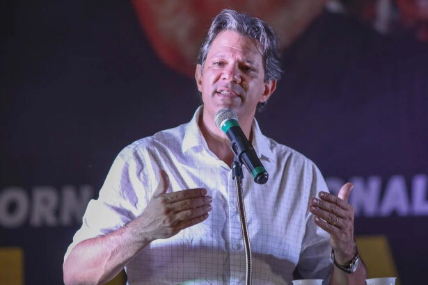 Fernando Haddad durante um discurso político