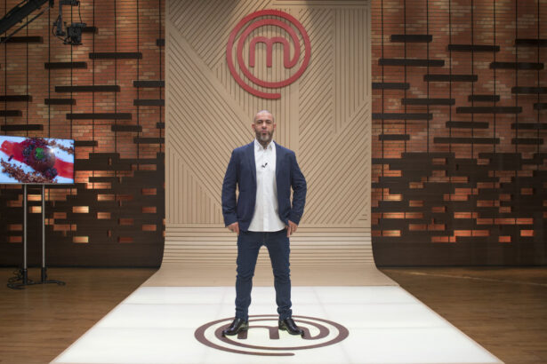 Henrique Fogaça nos estúdios do MasterChef