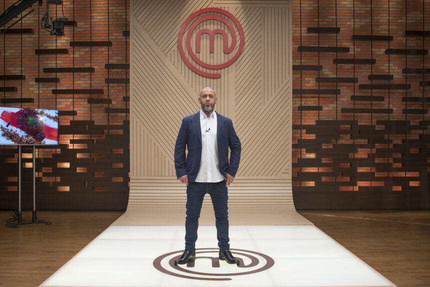 Henrique Fogaça nos estúdios do MasterChef