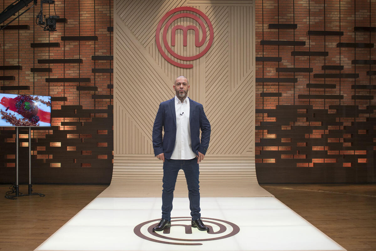 Henrique Fogaça nos estúdios do MasterChef