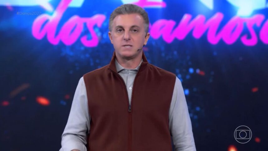 Luciano Huck nos estúdios do Domingão