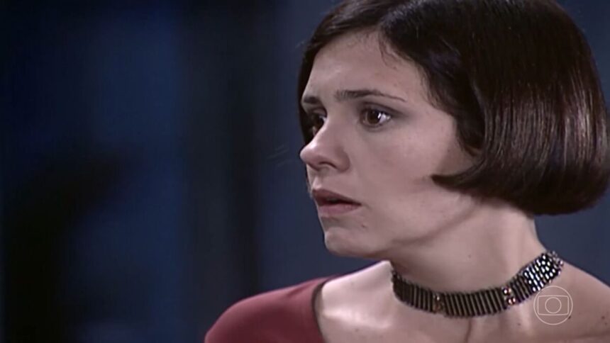 Catarina (Adriana Esteves) em trecho da novela O Cravo e a Rosa