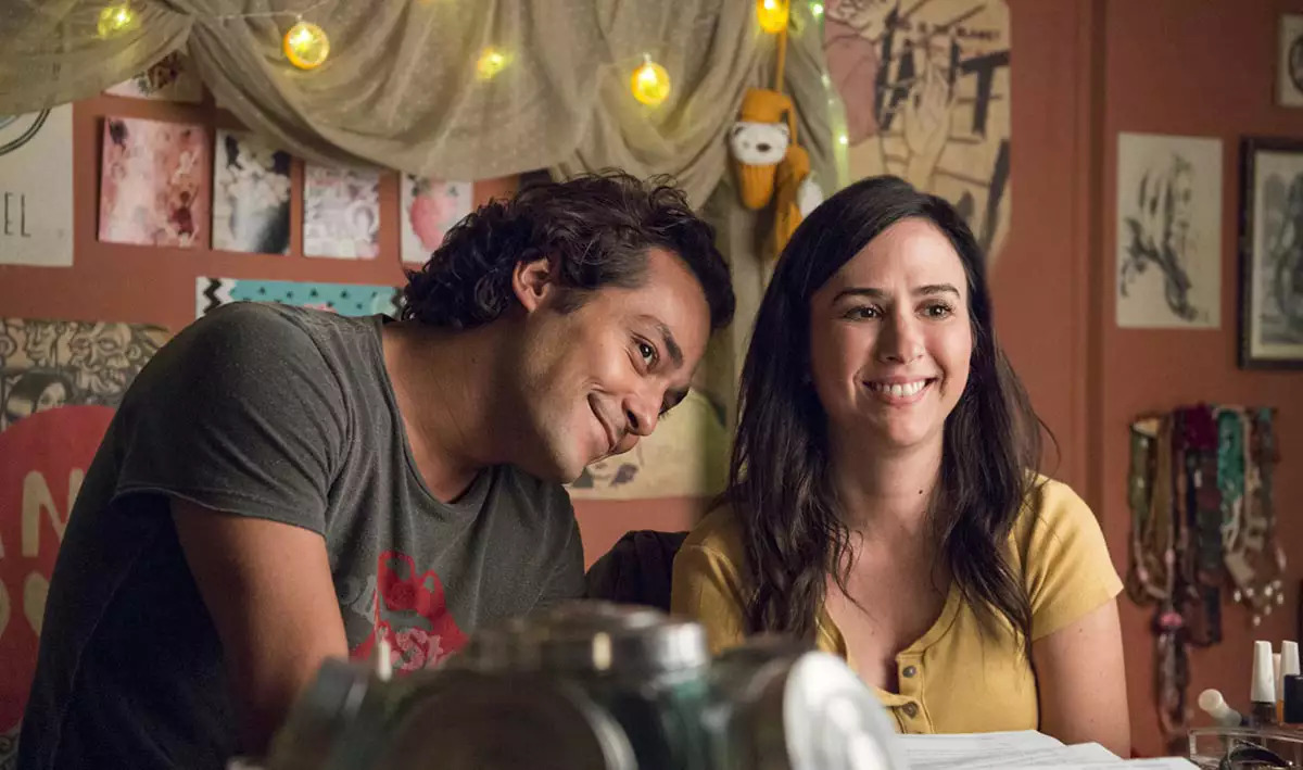 Enzo (Eduardo Sterblitch) e Rita (Tatá Werneck) em trecho da série original Globoplay Shippados