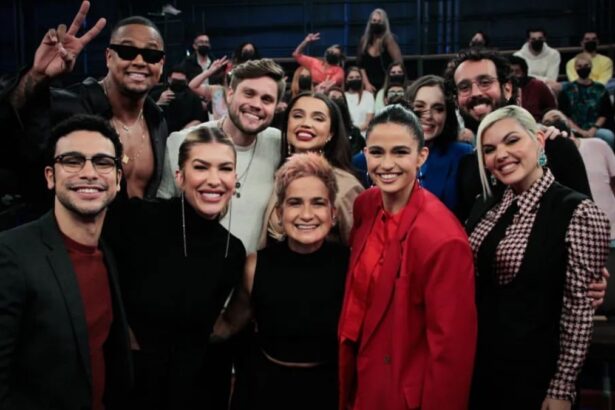 Encontro de Léo Santana e Lore Improta; Paula Amorim e Breno Simões; Sophia Abrahão e Sérgio Malheiros; e Nanda Costa e Lan Lanh sorrindo na gravação do programa