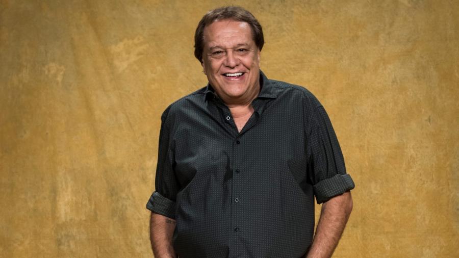 Dennis Carvalho sorrindo