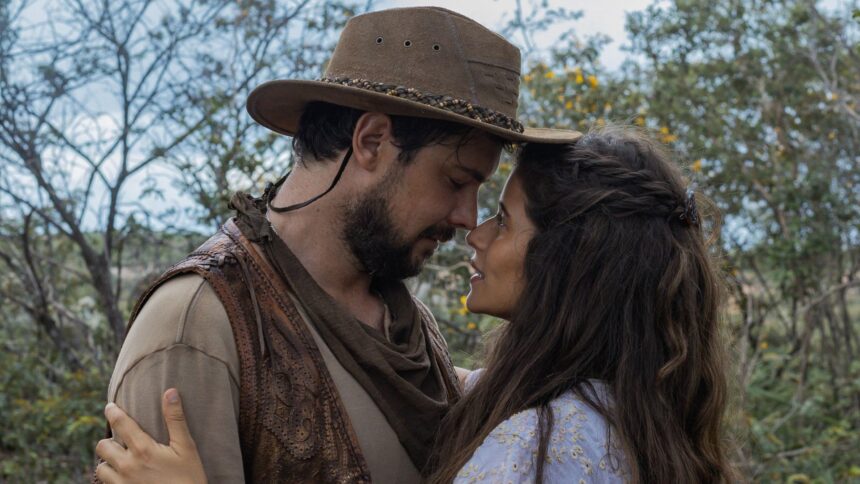 Sérgio Guizé e Isadora Cruz em cena de Mar do Sertão