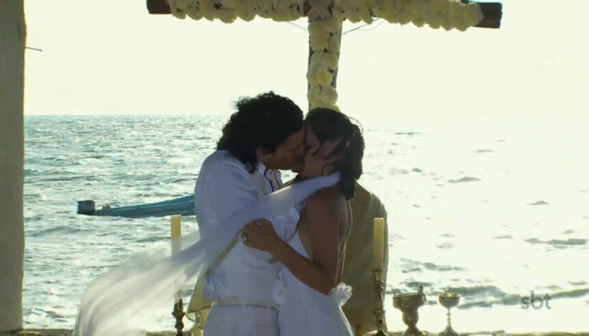 Trecho do capítulo final de Mar de Amor, casal se beijando