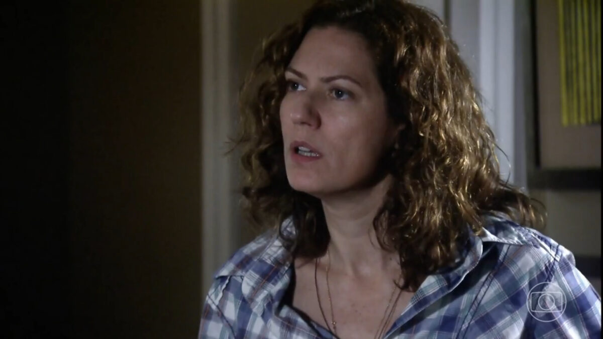 Patrícia Pillar, como Flora, em trecho da novela A Favorita