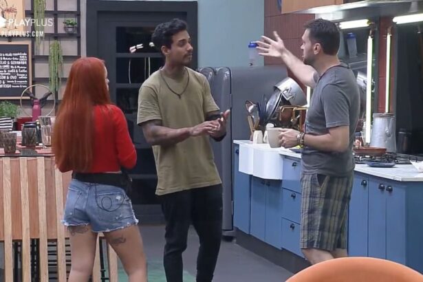 Brenda, Matheus e Albert na cozinha do Power Couple.