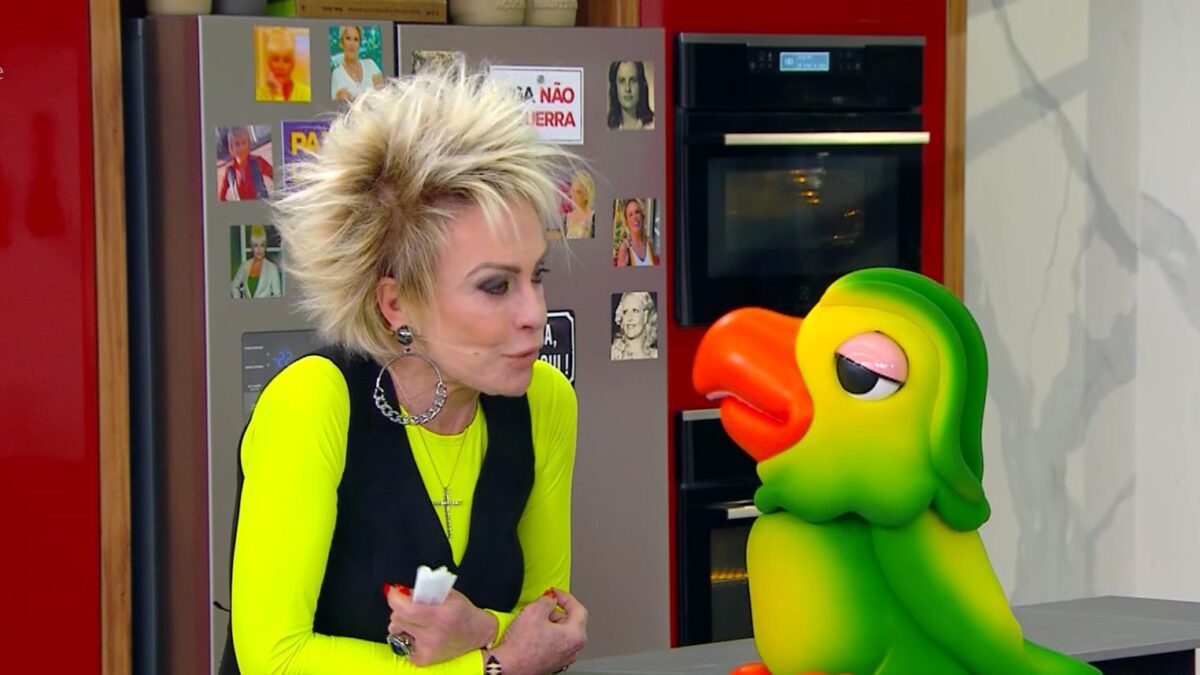 Ana Maria Braga chorando enquanto conversa com o Louro No Mais Você