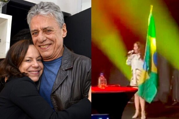 Bebel Gilberto sorrindo, de camisa preta, abraçada com Chico Buarque, que está de camisa azul e sobreposição preta, sorrindo; Bebel segurando a bandeira do Brasil durante espetáculo nos Estados Unidos