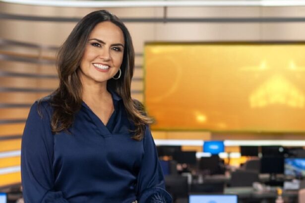 Carla Cecato nos estúdios do Fala Brasil, na Record TV