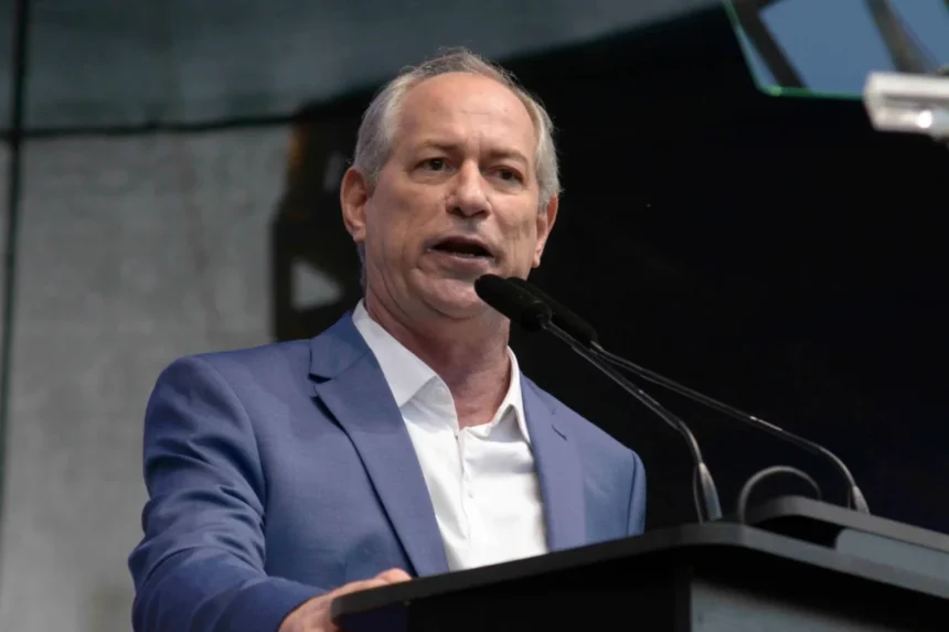 Ciro Gomes discursando em trecho da convenção do partido