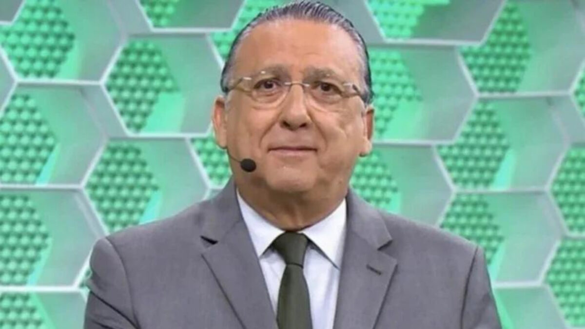 Galvão Bueno de terno e gravata