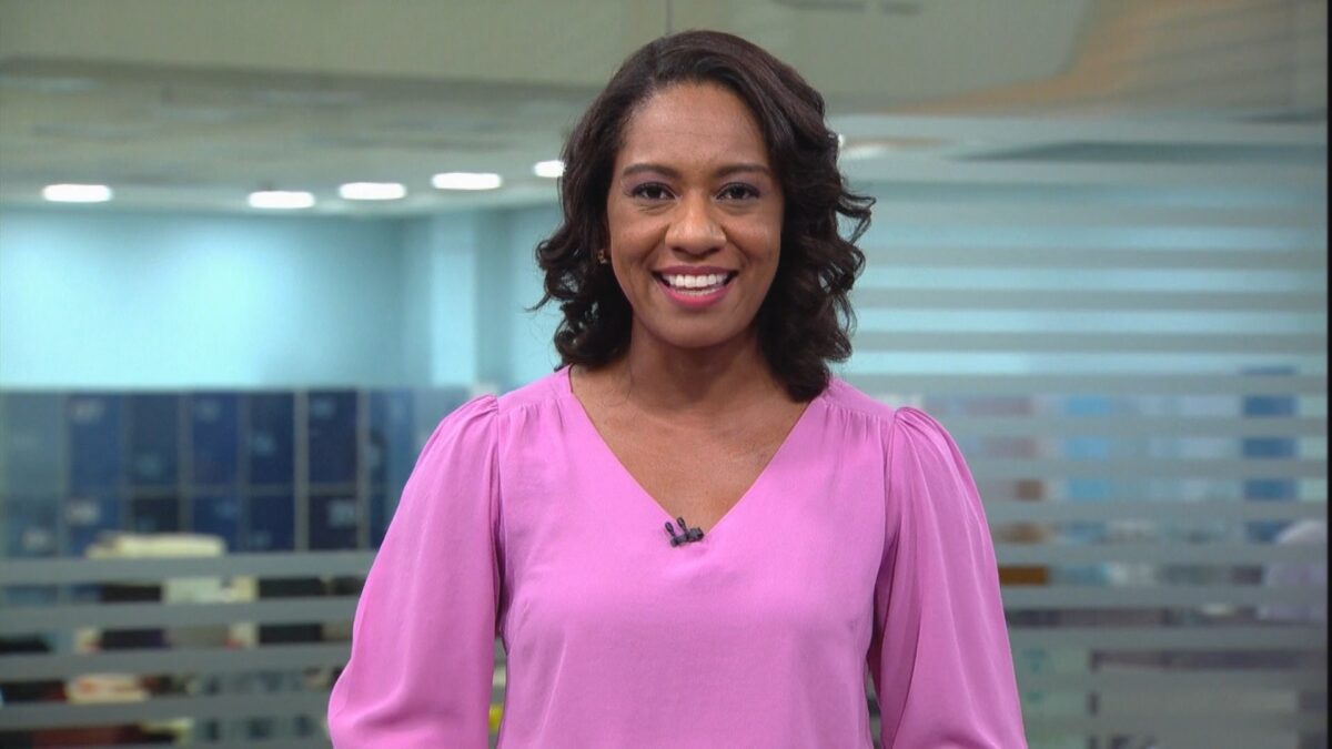 Maristela Niz veste rosa na chamada do novo NE1